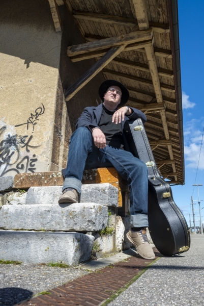 Marc-Andre-guitariste-tout-en-couleurs-3-sur-8