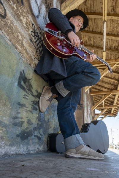 Marc-Andre-guitariste-tout-en-couleurs-4-sur-8